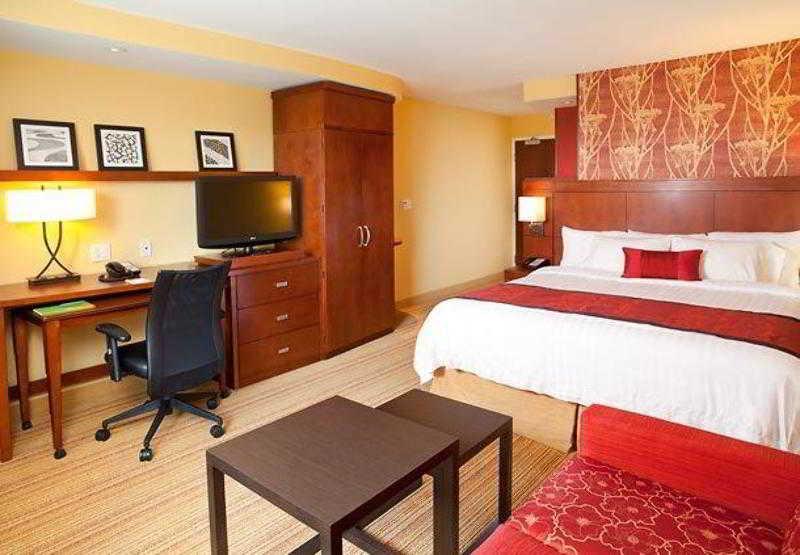 Courtyard Mt. Holly Westampton Hotell Exteriör bild
