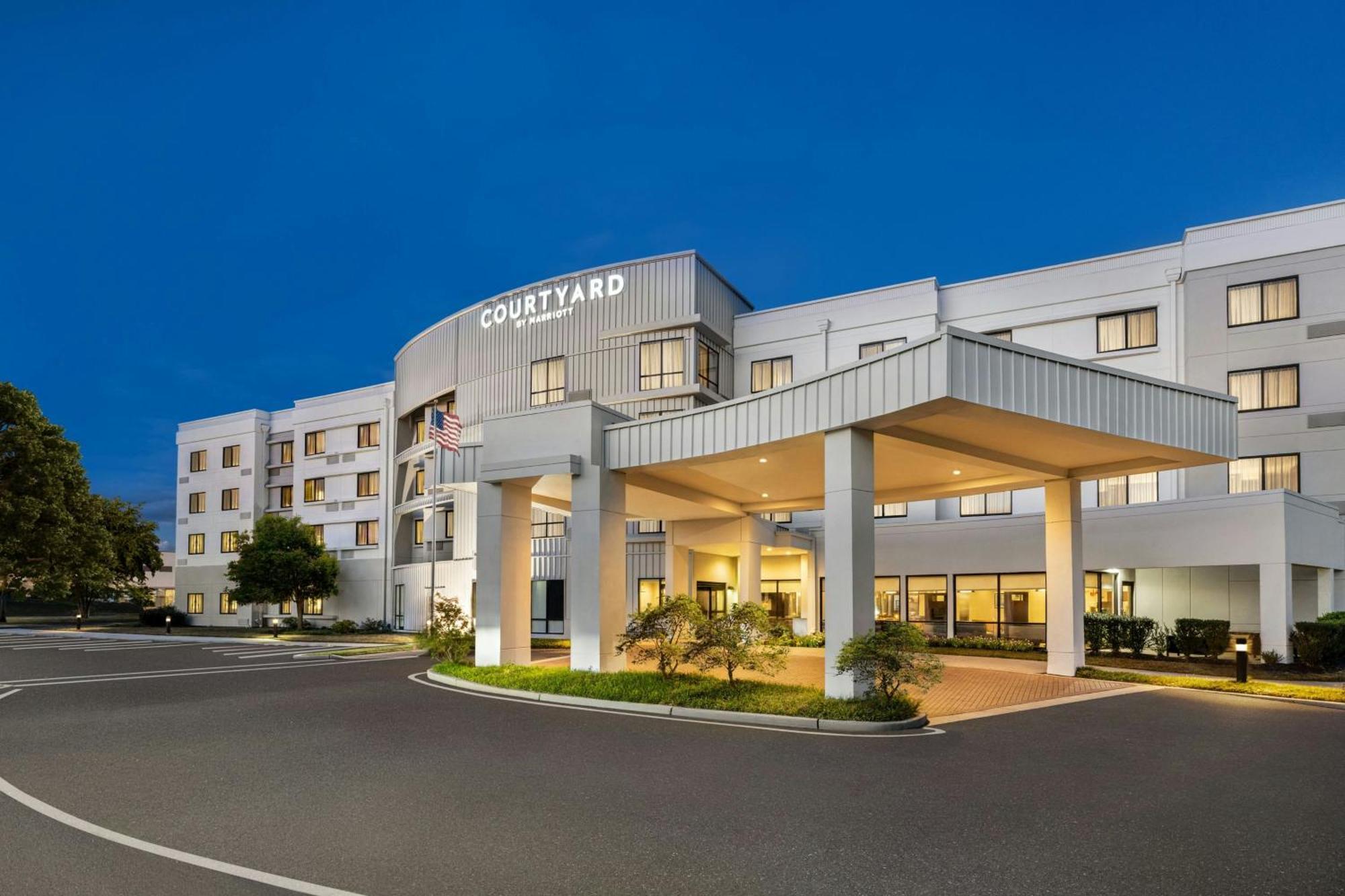 Courtyard Mt. Holly Westampton Hotell Exteriör bild