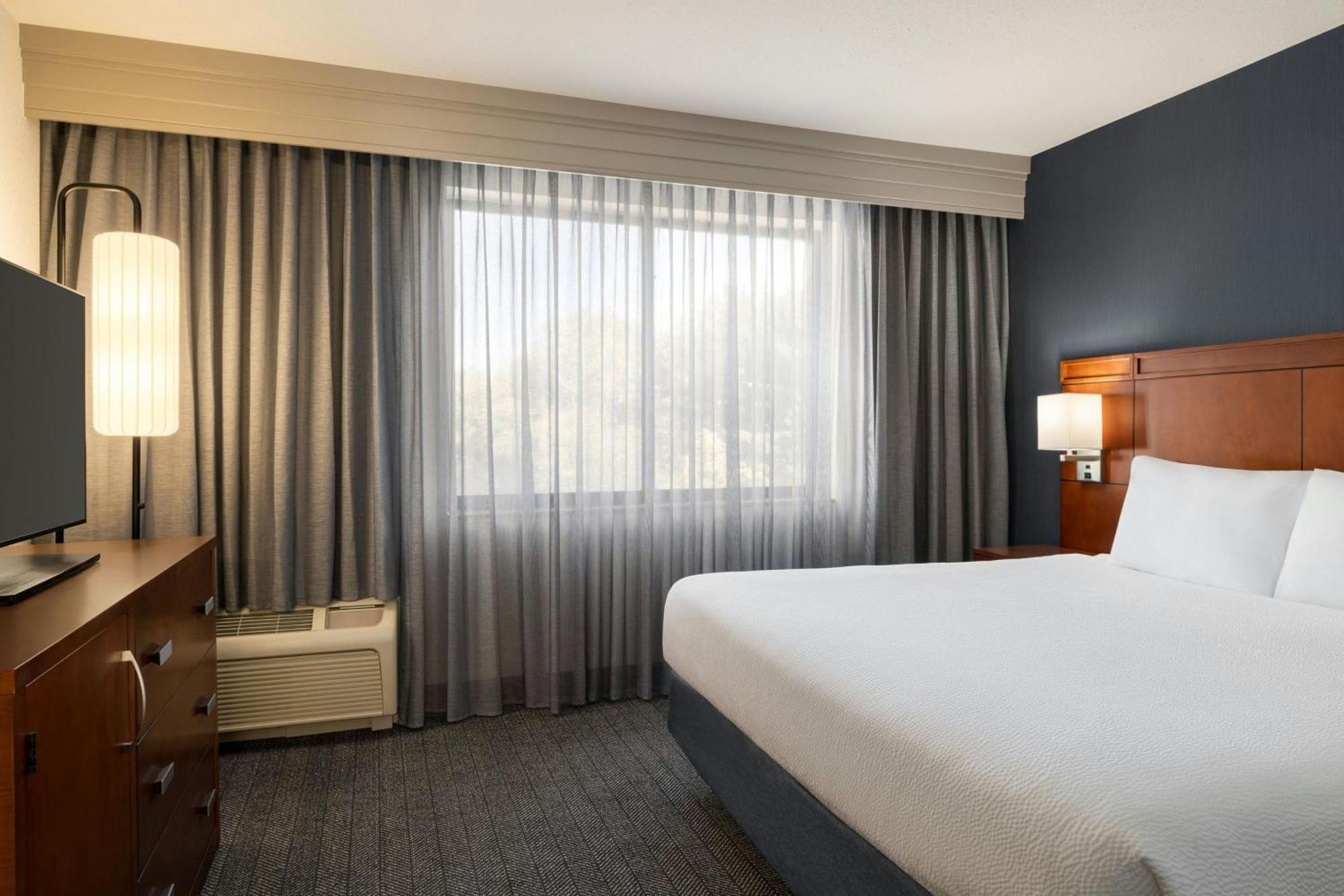 Courtyard Mt. Holly Westampton Hotell Exteriör bild
