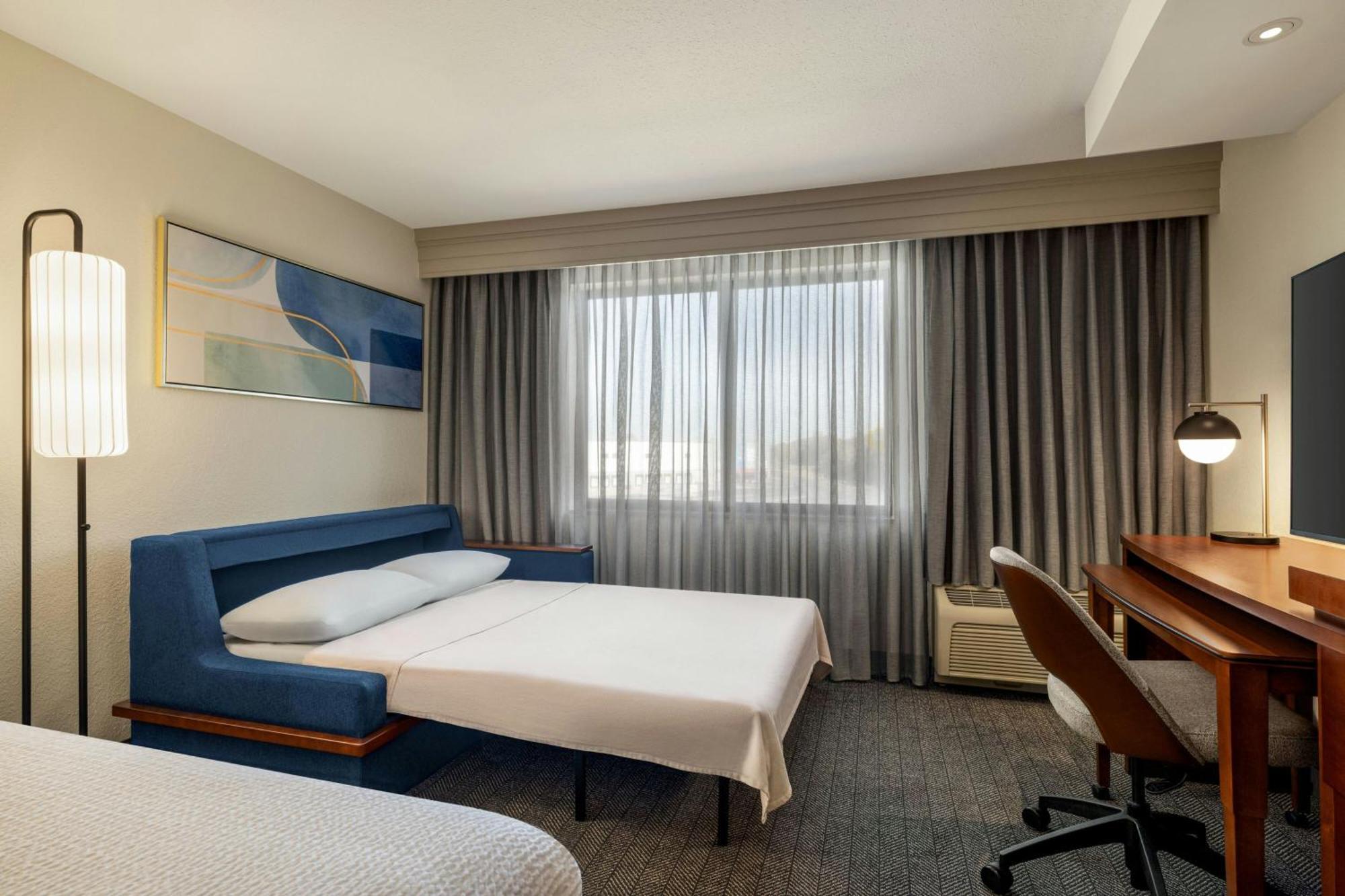 Courtyard Mt. Holly Westampton Hotell Exteriör bild