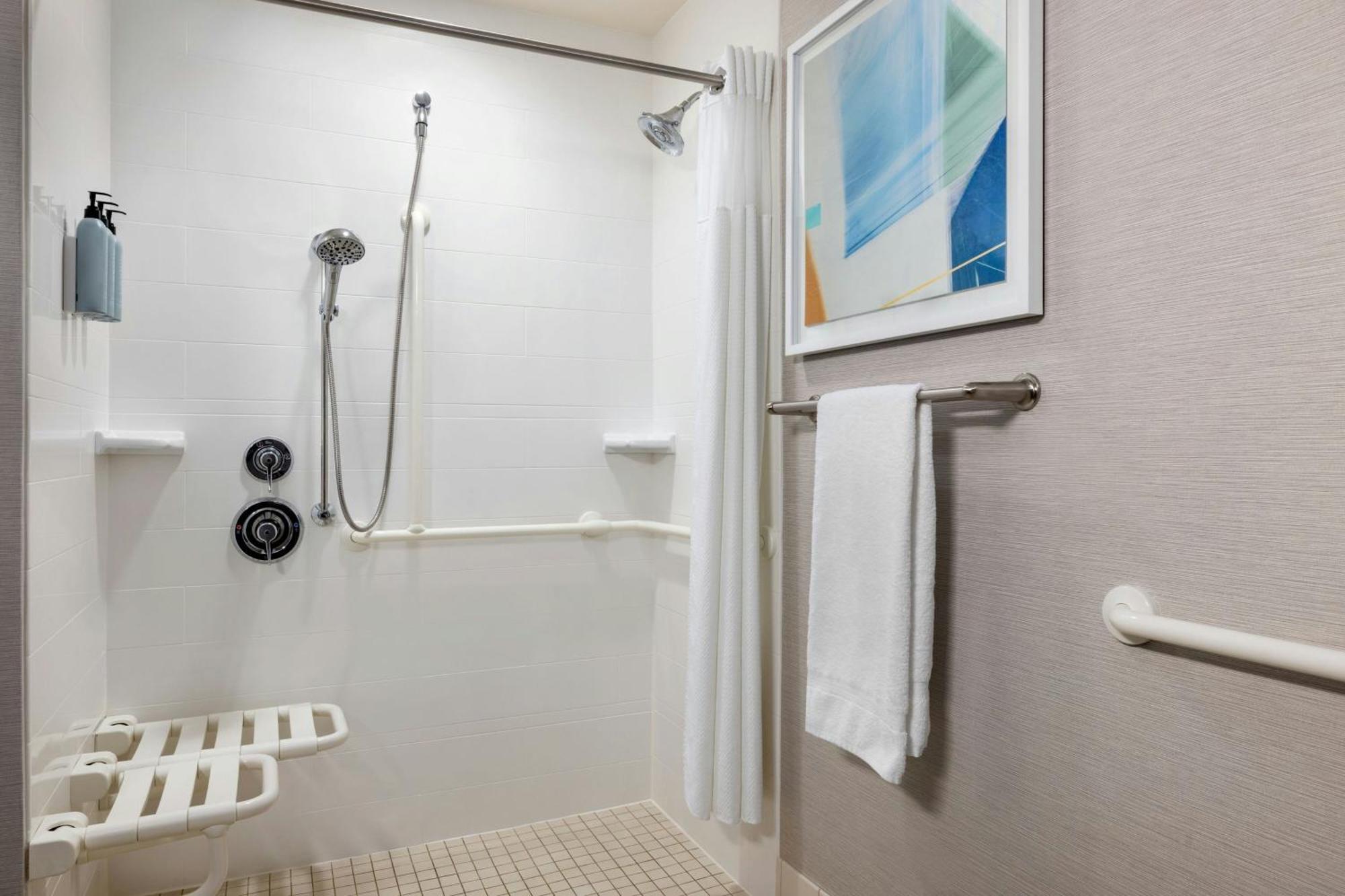 Courtyard Mt. Holly Westampton Hotell Exteriör bild